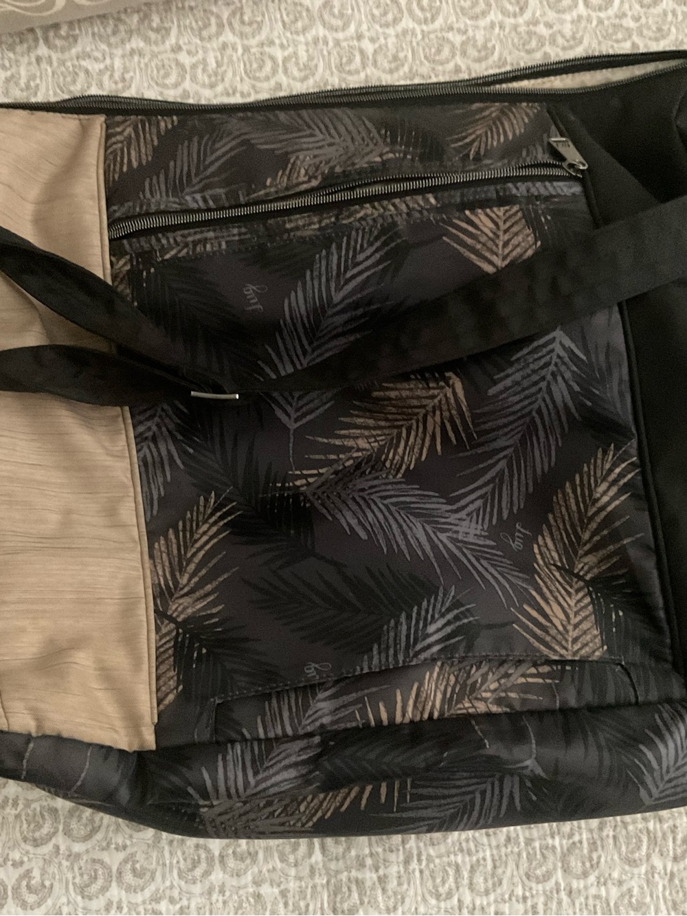 lug Black and Taupe Leaf-Print Men's Travel Set - Picture 3 of 6
